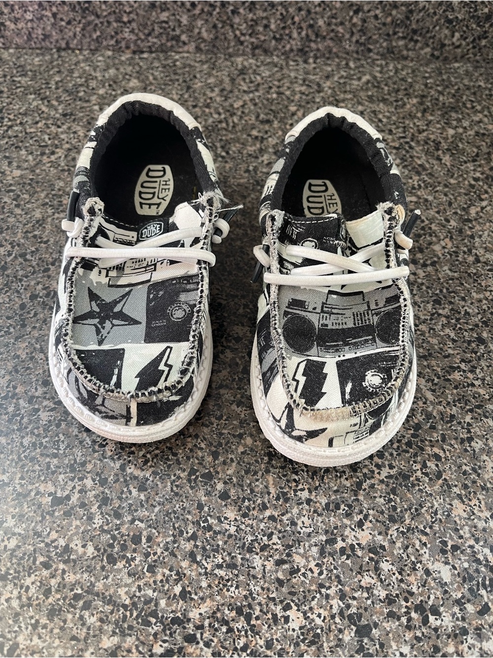 Hey Dude Boys Canvas Graphic Lace-Up Low Top Sneakers Black/White US 11 - Picture 2 of 8